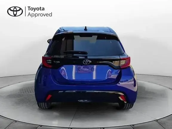 Nuova Toyota Yaris Hybrid Lounge 130 CV (95 kW) 2025 Blu Berlina