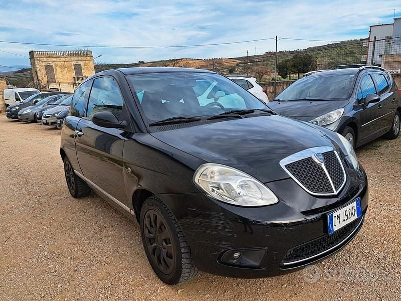 Usata Lancia Ypsilon 60 CV (44 kW) 2008 Nero Utilitaria