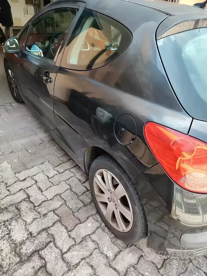 Usata Peugeot 207 90 CV (66 kW) 2008 Nero Berlina