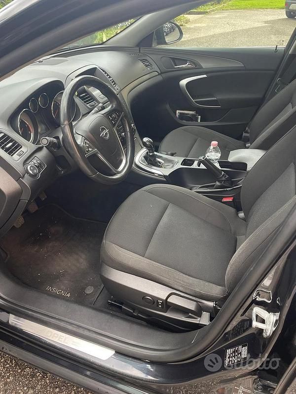 Usata Opel Insignia 130 CV (95 kW) 2012 Nero Berlina