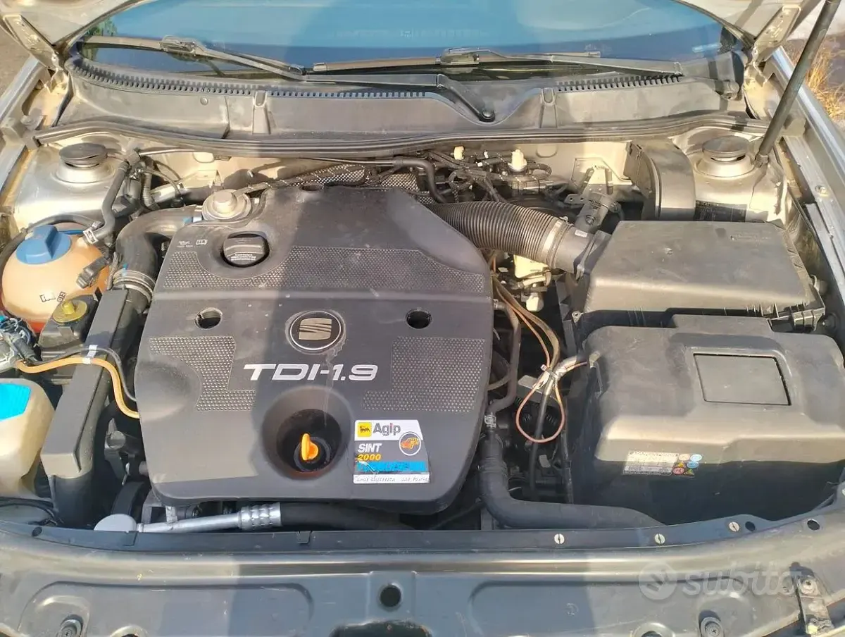 Usata Seat Leon 110 CV (80 kW) 2004 Grigio Utilitaria