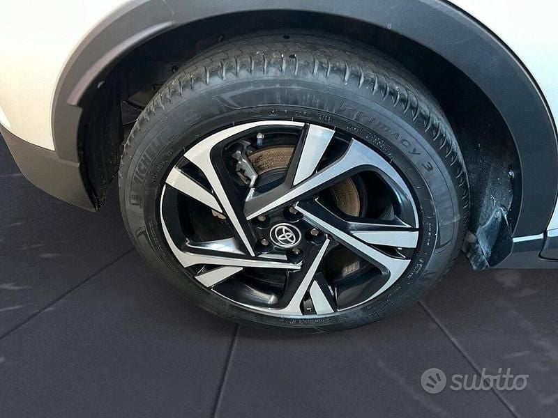Usata Toyota C-HR 183 CV (134 kW) 2022 Bianco SUV