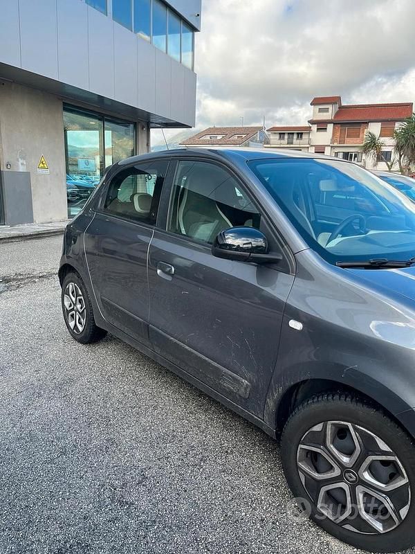 Usata Renault Twingo 65 CV (47 kW) 2023 Grigio Utilitaria