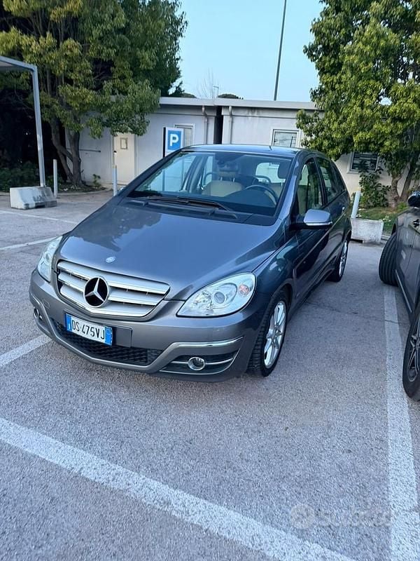 Usata Mercedes B200 2008 Grigio Monovolume