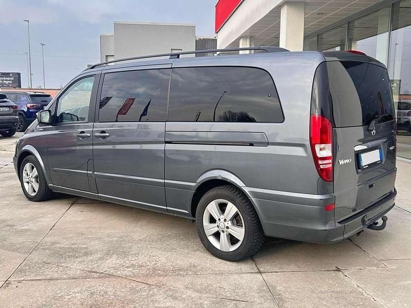 Begagnad Mercedes Viano 163 HK (119 kW) 2011 Grå Minibuss
