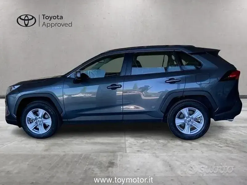 Usata Toyota RAV4 Hybrid Active 222 CV (163 kW) 2021 Grigio SUV