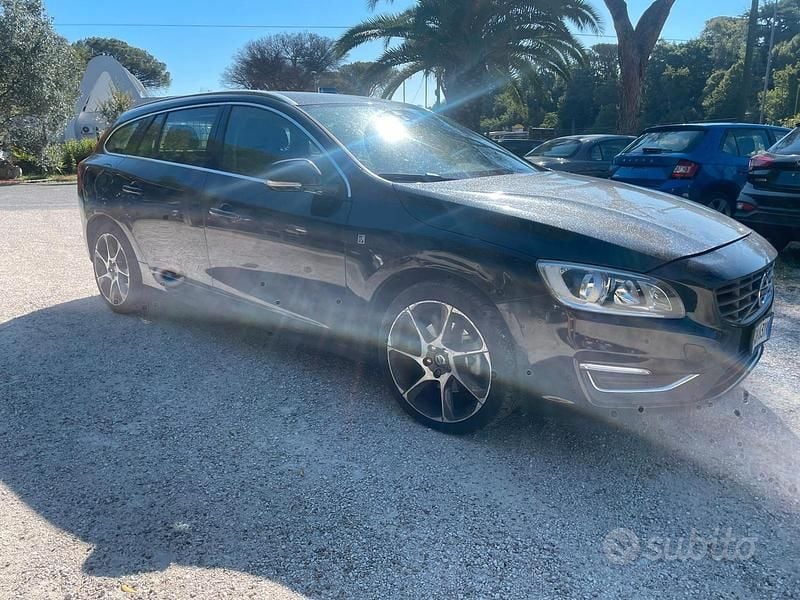 Usata Volvo V60 Kinetic 120 CV (88 kW) 2016 Nero Station wagon