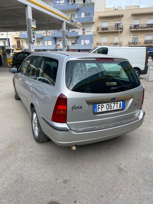 Usata Ford Focus Ghia 116 CV (85 kW) 2001 Grigio Station wagon