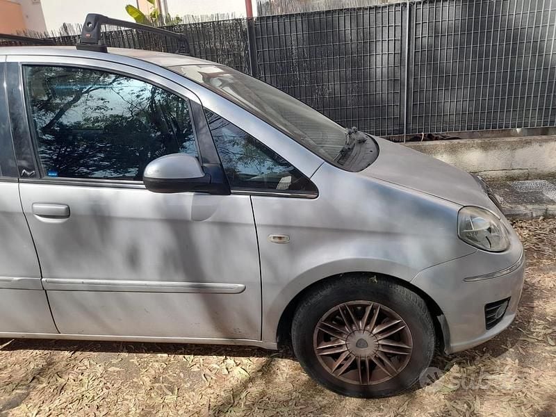 Usata Lancia Musa 90 CV (66 kW) 2010 Monovolume