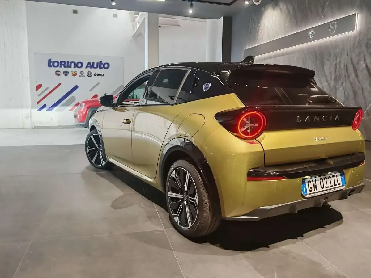 Usata Lancia Ypsilon 101 CV (74 kW) 2024 Oro Utilitaria