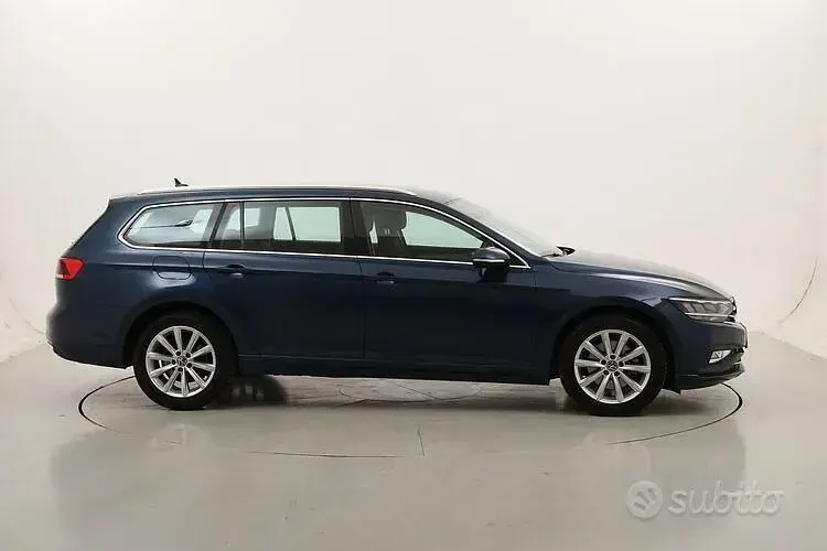 Usata VW Passat Business 122 CV (89 kW) 2022 Blu Station wagon