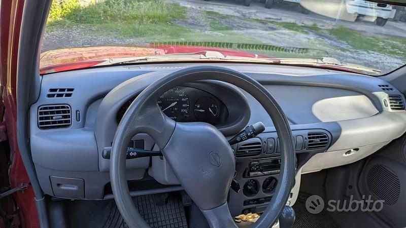 Usata Nissan Micra 75 CV (55 kW) 1995 Rosso Utilitaria