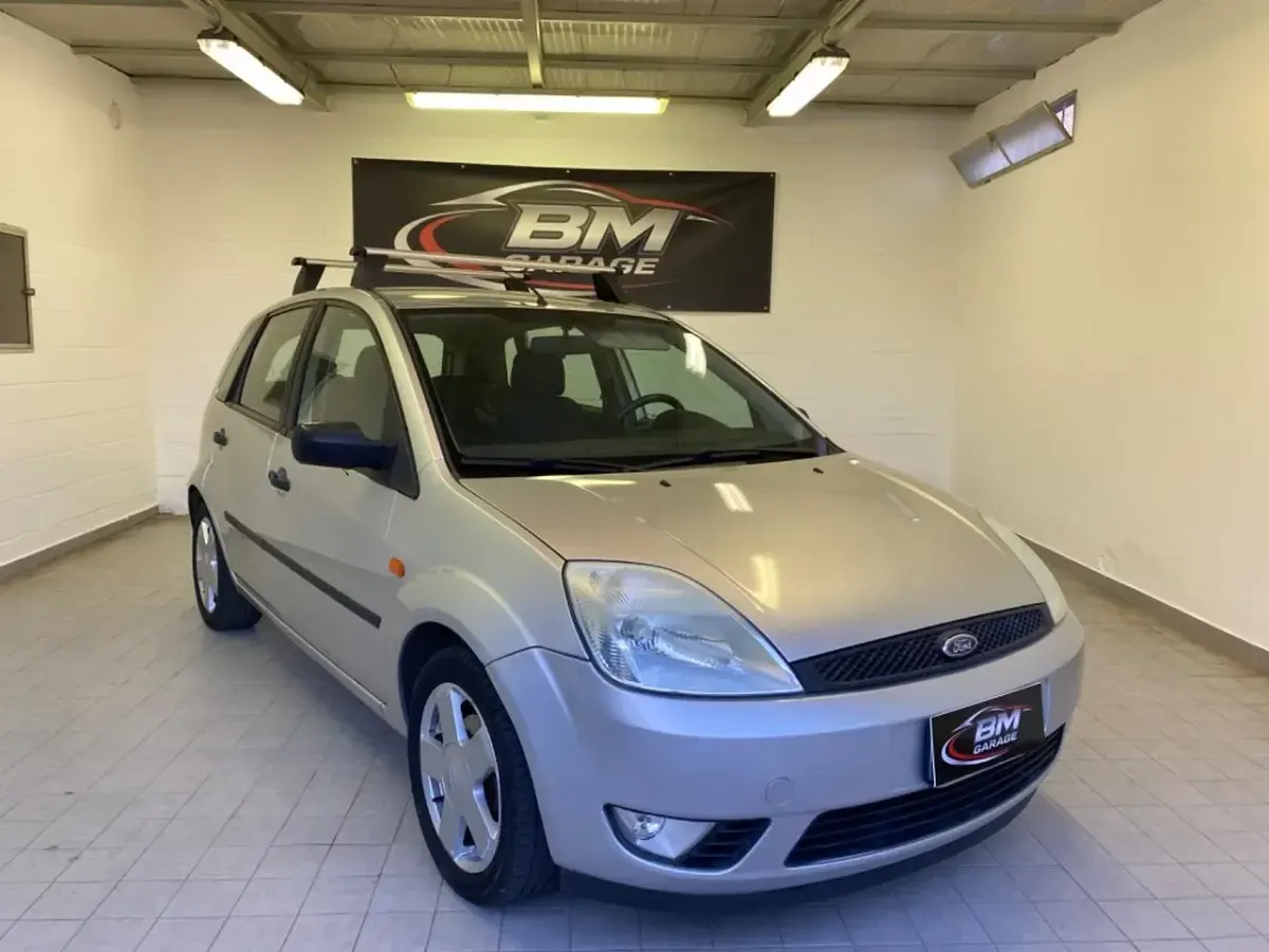 Brugt Ford Fiesta Ghia 80 HK (58 kW) 2002 Sølv Hatchback