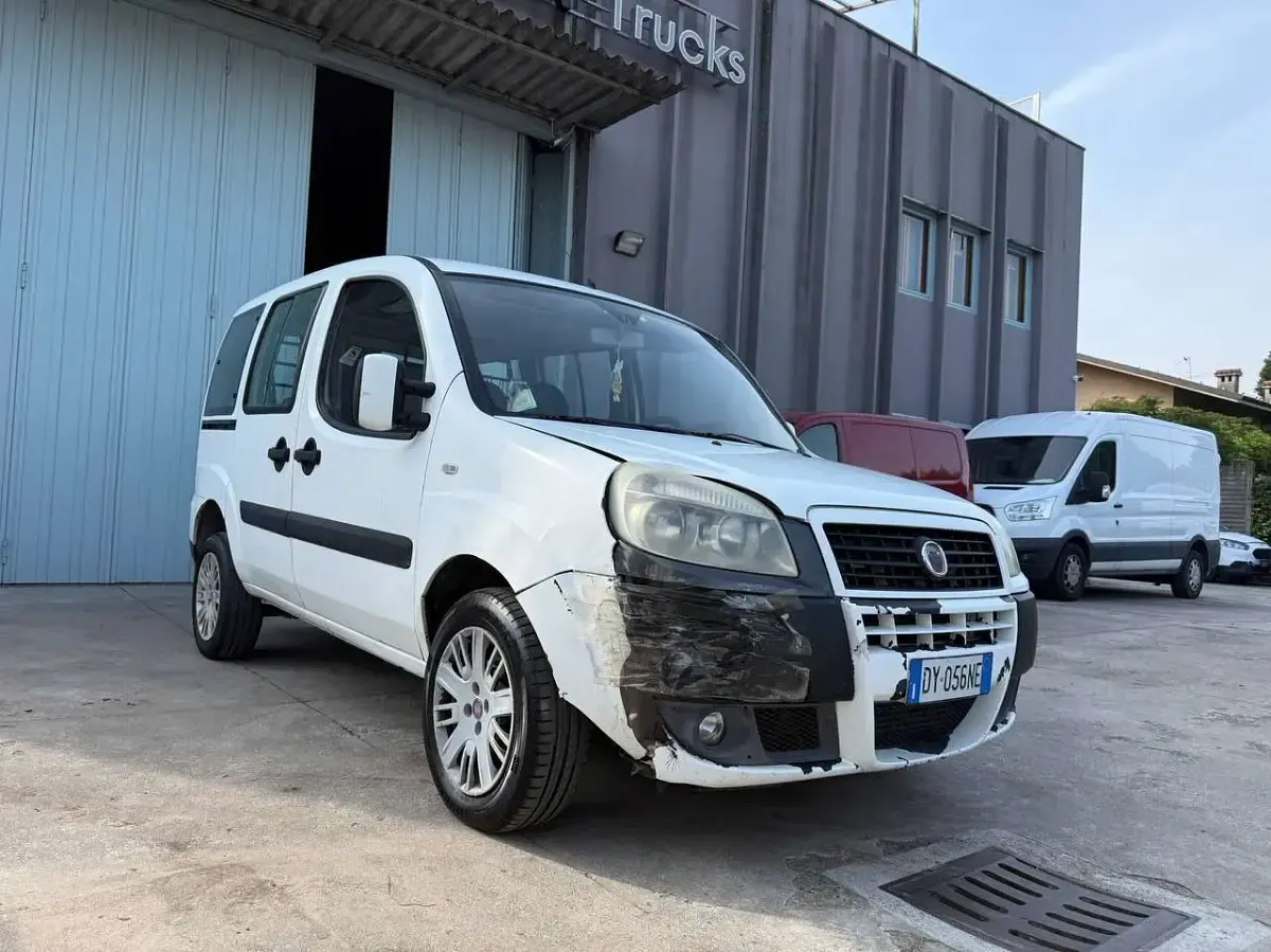 Usata Fiat Doblò 75 CV (55 kW) 2009 Bianco Monovolume