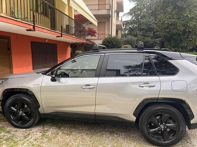 Usata Toyota RAV4 Hybrid Lounge 218 CV (160 kW) 2019 SUV