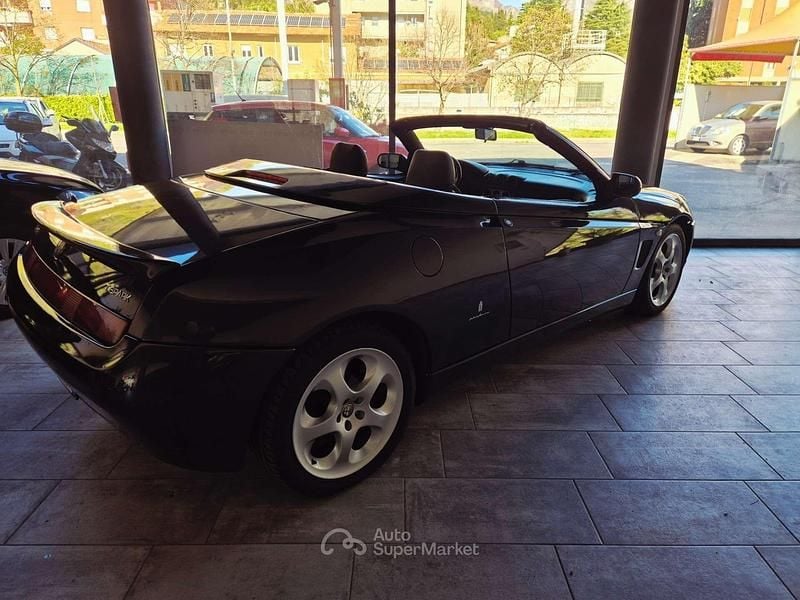 Usata Alfa Romeo Spider 150 CV (110 kW) 2002 Nero Cabrio