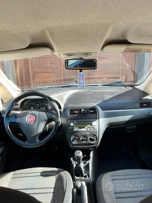 Usata Fiat Grande Punto 75 CV (55 kW) 2008 Grigio Utilitaria