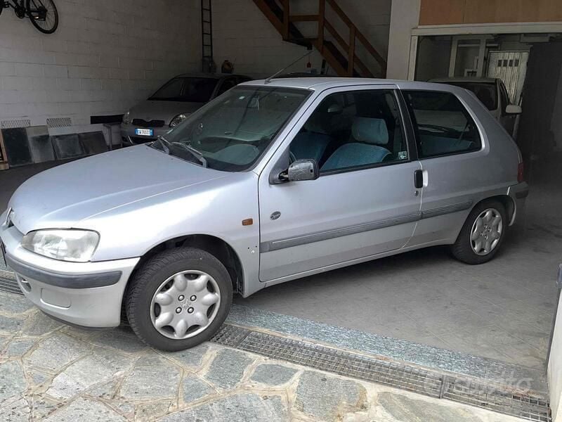 Usata Peugeot 106 50 CV (36 kW) 1998 Grigio Utilitaria