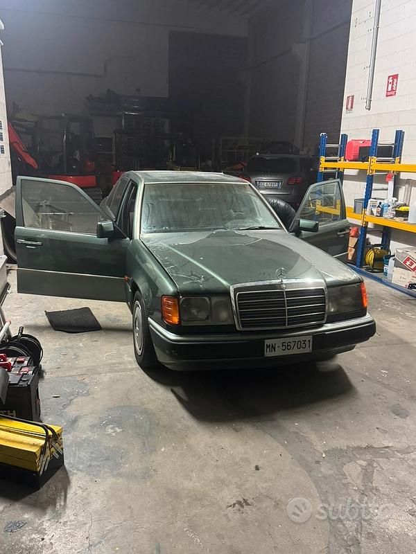 Usata Mercedes E200 122 CV (89 kW) 1992 Verde Berlina