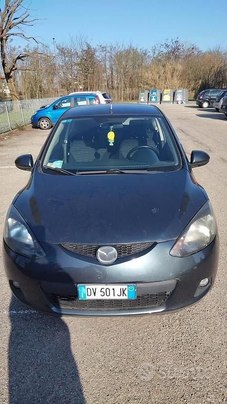 Usata Mazda 2 75 CV (55 kW) 2009 Blu Utilitaria