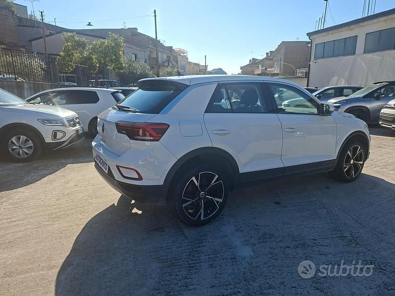 Usata VW T-Roc Life 110 CV (80 kW) 2023 Bianco SUV