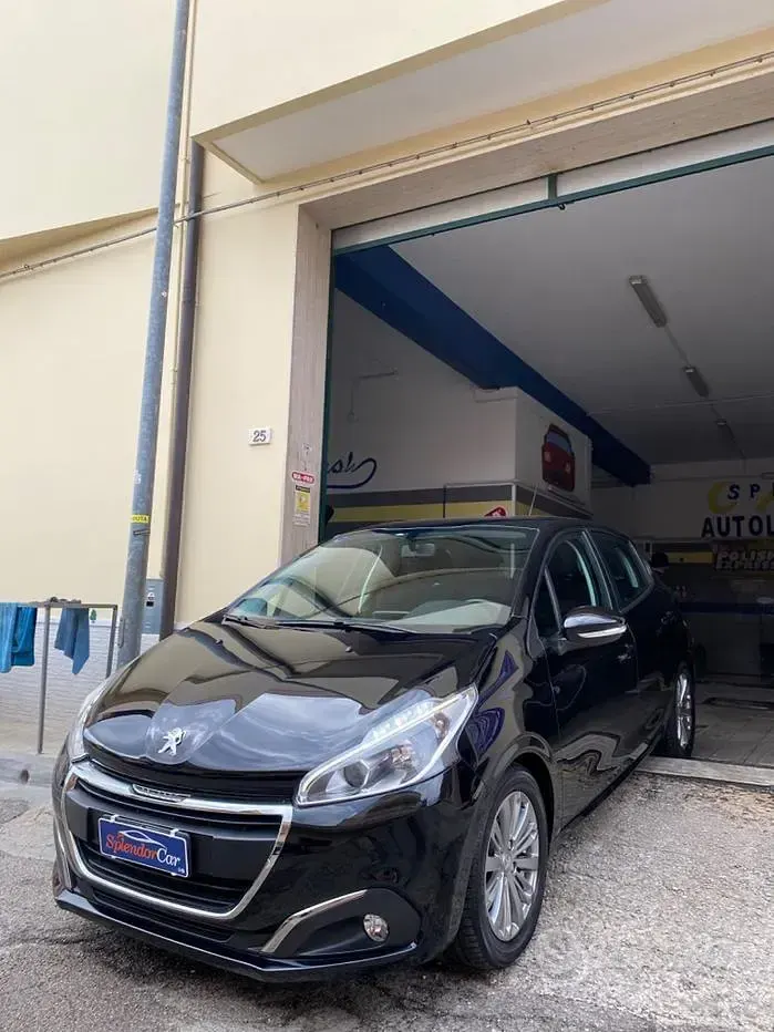 Usata Peugeot 208 Allure 102 CV (75 kW) 2019 Nero Utilitaria