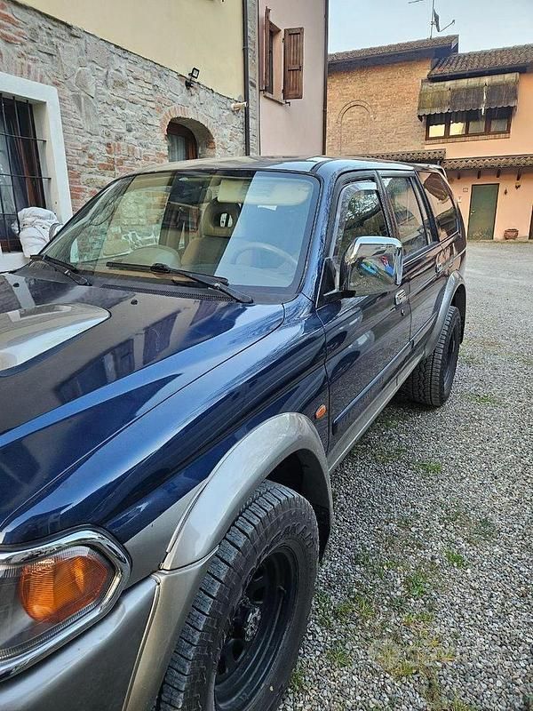 Usata Mitsubishi Pajero 115 CV (84 kW) 2001 Grigio SUV