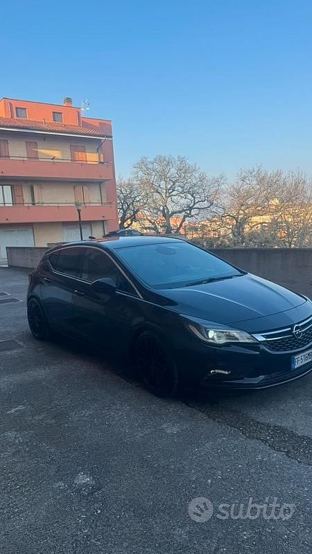 Usata Opel Astra 110 CV (80 kW) 2016 Nero Berlina