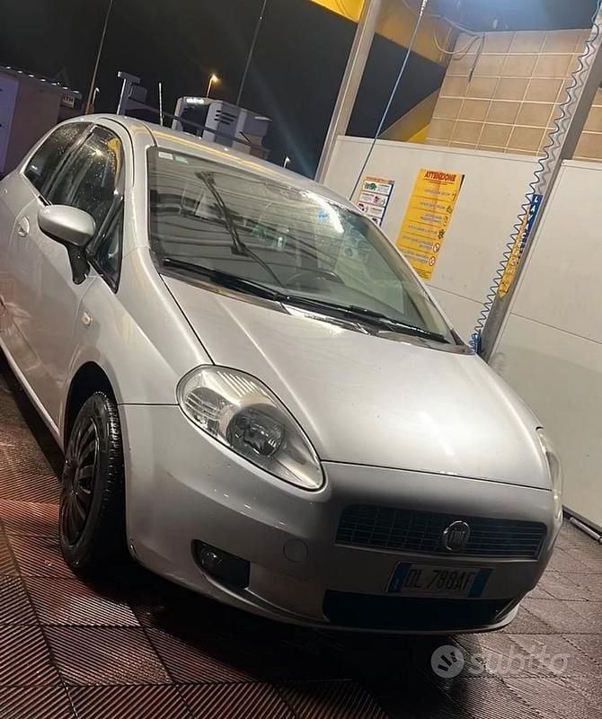 Usata Fiat Grande Punto Dynamic 71 CV (52 kW) 2007 Grigio Utilitaria