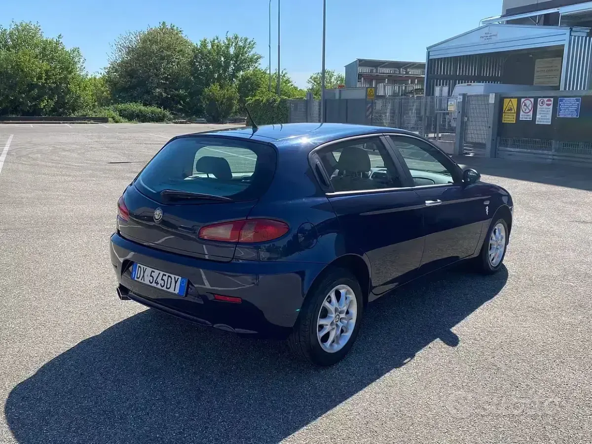 Usata Alfa Romeo 147 Exclusive 120 CV (88 kW) 2009 Bluazzurro Utilitaria