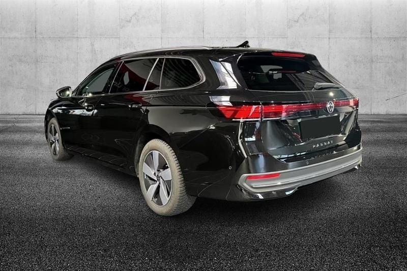 Usata VW Passat Business 150 CV (110 kW) 2024 Nero metallizzato Station wagon