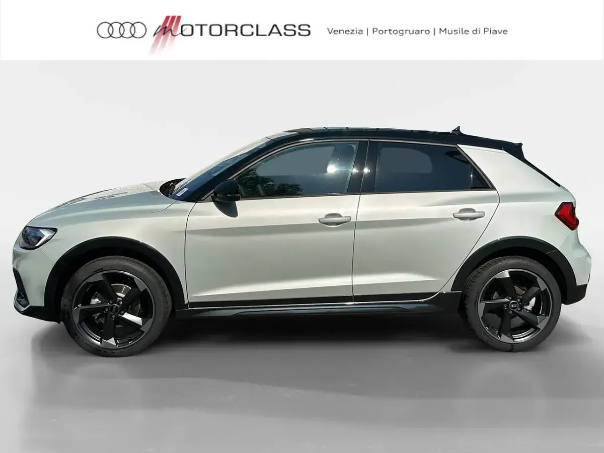 Nuova Audi A1 Ambiente 116 CV (85 kW) 2026 Argento cavo metallizzato nero SUV