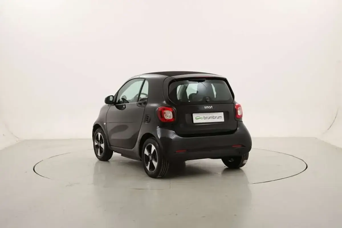 Usata Smart ForTwo Coupé Passion 41 kW (56 CV) 2022 Nero Utilitaria