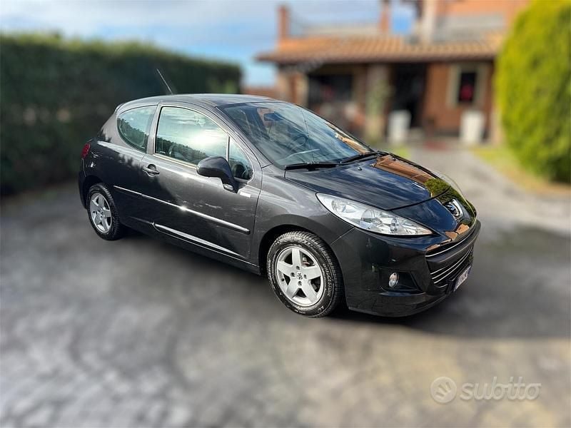 Nero Usata 2010 Peugeot 207 Due volumi | 3950 € (Ottimo prezzo) - Immagine 1/4