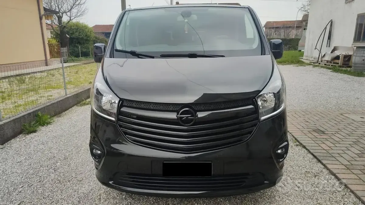 Usata Opel Vivaro S 125 CV (91 kW) 2016 Nero Monovolume
