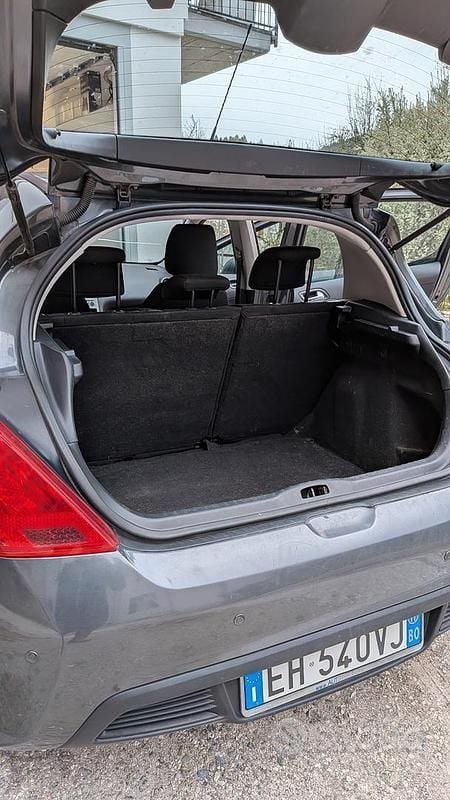 Usata Peugeot 308 93 CV (68 kW) 2011 Grigio Berlina