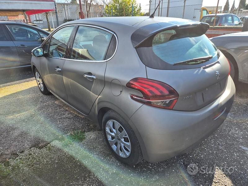 Usata Peugeot 208 Active 81 CV (59 kW) 2016 Grigio Utilitaria