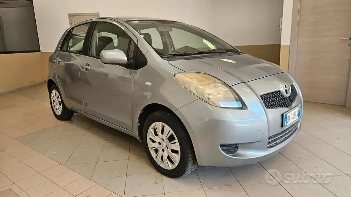 Usata Toyota Aygo 69 CV (50 kW) 2007 Grigio Utilitaria