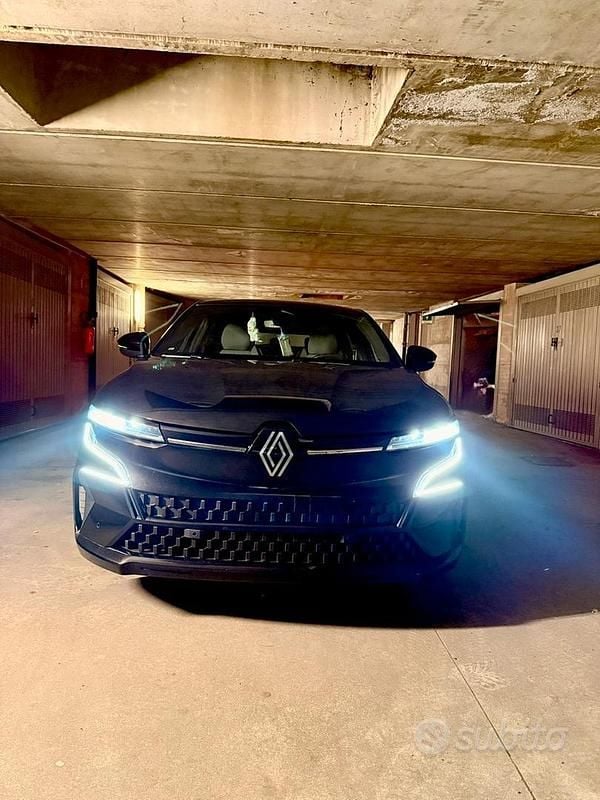 Nero Usata 2025 Renault Megane E-Tech Techno Tre volumi | 26.499 € (Buon prezzo) - Immagine 1/4