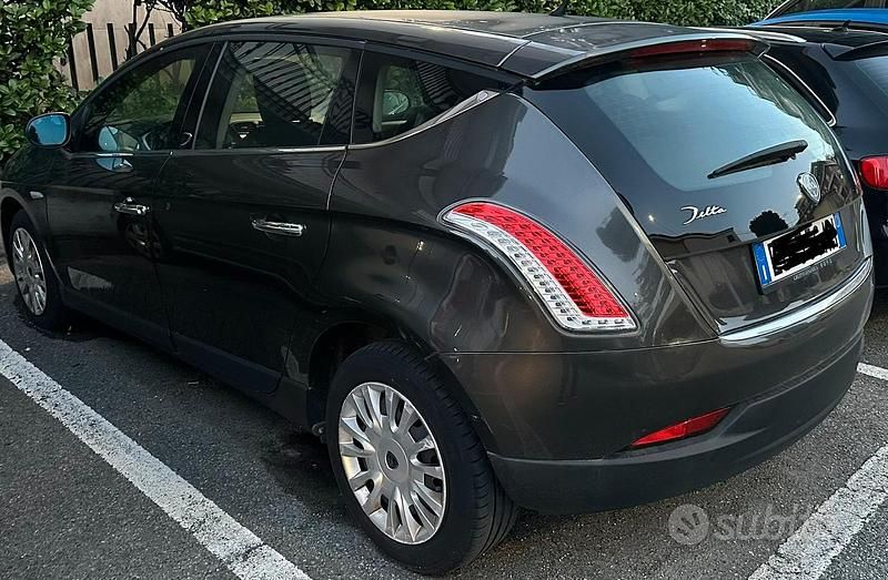 Grigio Usata 2010 Lancia Delta Due volumi | 6300 € (Cara) - Immagine 1/3