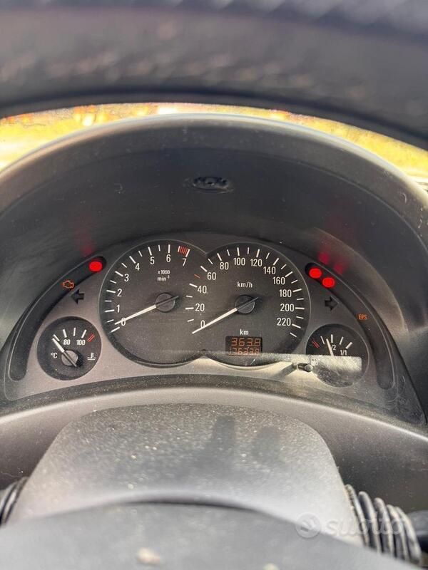Usata Opel Corsa 80 CV (58 kW) 2005 Nero Utilitaria