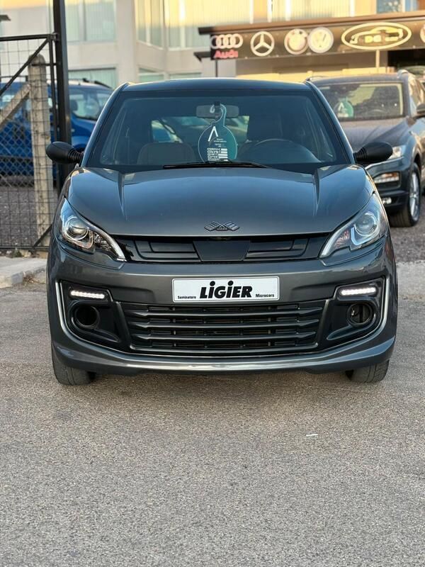 Begagnad Ligier JS50 2018 Grå Halvkombi
