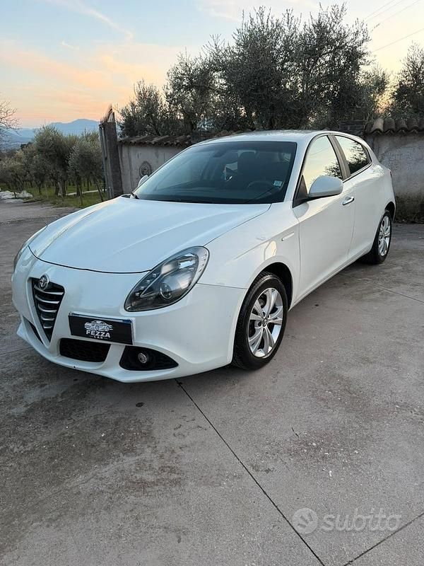 Usata Alfa Romeo Giulietta Business 105 CV (77 kW) 2013 Bianco Berlina