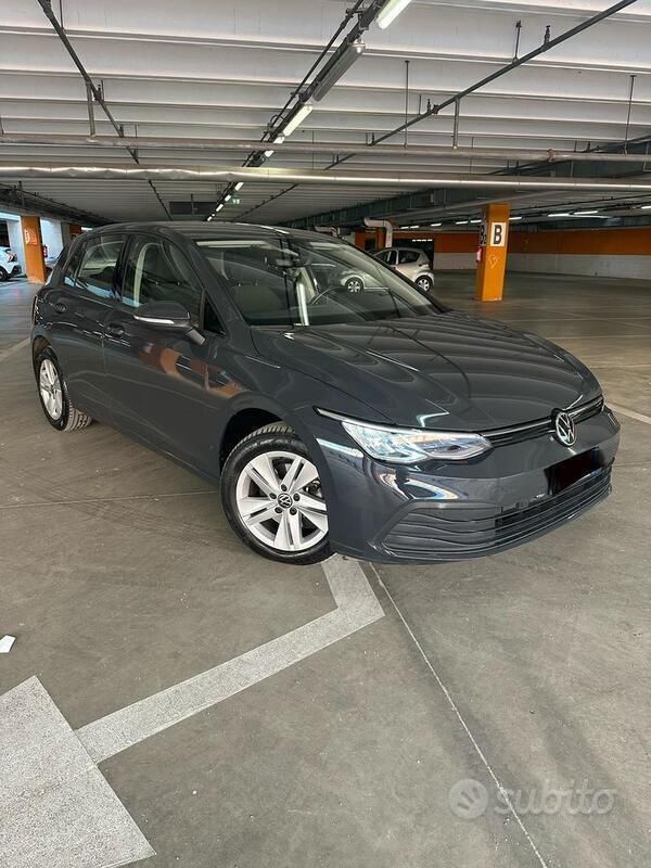 Usata VW Golf VIII 115 CV (84 kW) 2021 Grigio Utilitaria