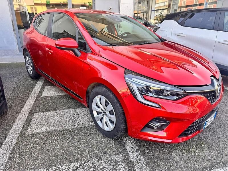 Usata Renault Clio V Zen 101 CV (74 kW) 2021 Arancione Berlina