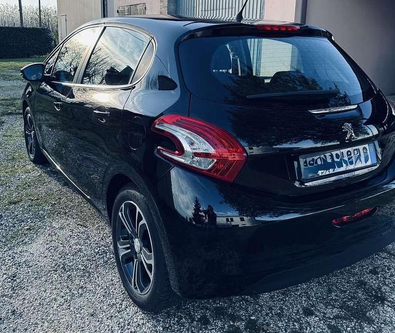 Usata Peugeot 208 Active 68 CV (50 kW) 2015 Utilitaria