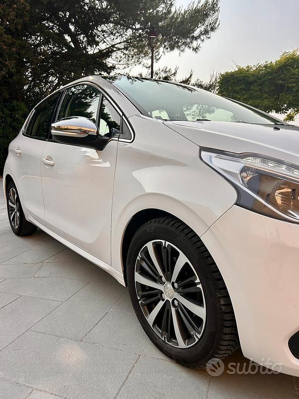 Usata Peugeot 208 2016 Bianco Utilitaria