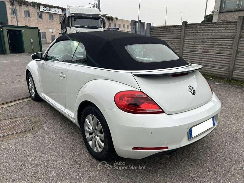 Usata VW Beetle Cabriolet Design 110 CV (80 kW) 2016 Bianco Cabrio