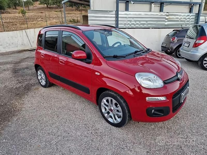 Usata Fiat Panda Lounge 85 CV (62 kW) 2013 Rosso Utilitaria
