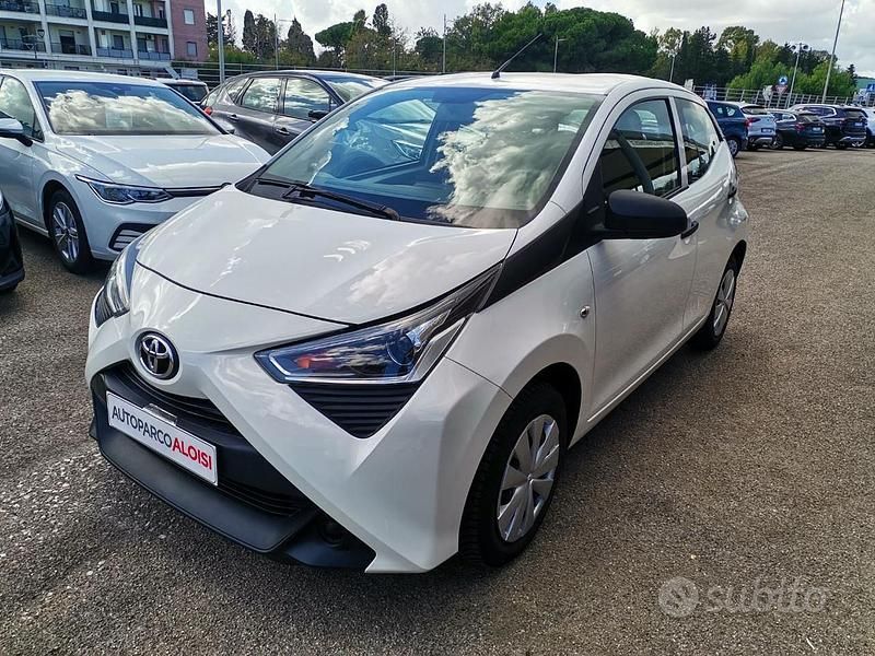 Bianco Usata 2021 Toyota Aygo Connect Style Due volumi | 10.999 € (Cara) - Immagine 1/4